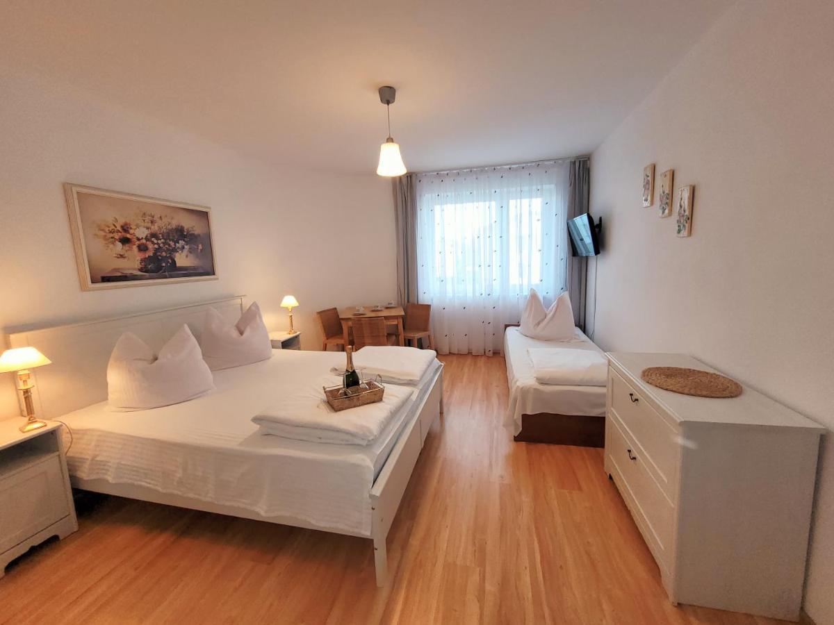 Iwona Pokoje Apartamenty Карвиа Екстериор снимка