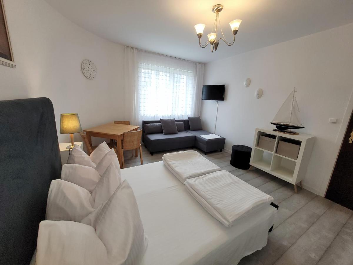 Iwona Pokoje Apartamenty Карвиа Екстериор снимка