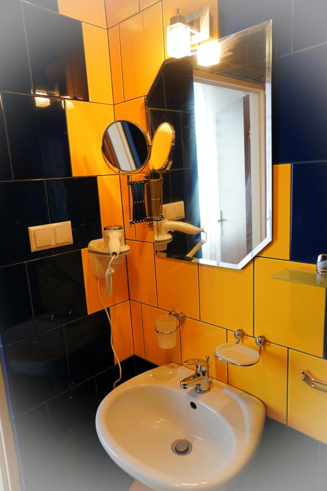 Iwona Pokoje Apartamenty Карвиа Стая снимка